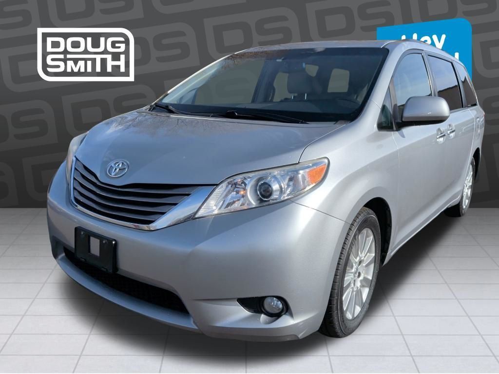 2015 TOYOTA SIENNA XLE 7-Passenger