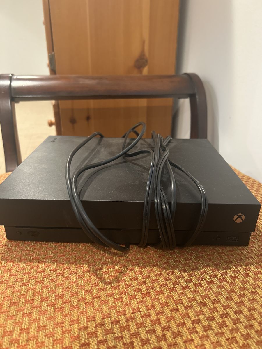 Xbox One X 1TB