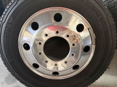 Ford F550 Wheels/Tires 225/70R19.5 OEM