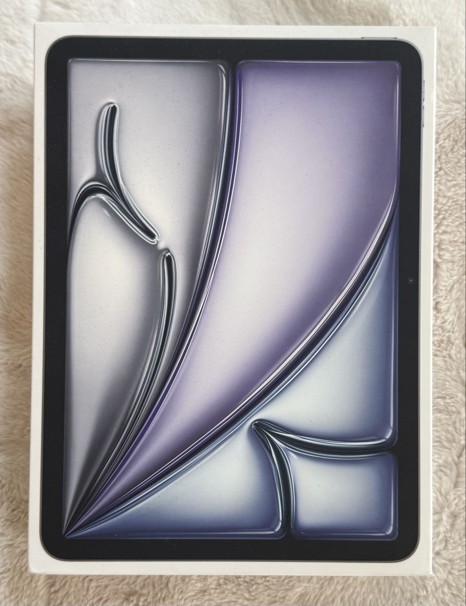 LIKE NEW • Used ~ 3 times • Charger never opened iPad Air 11” M3 128GB Wi-Fi Space Gray Like New