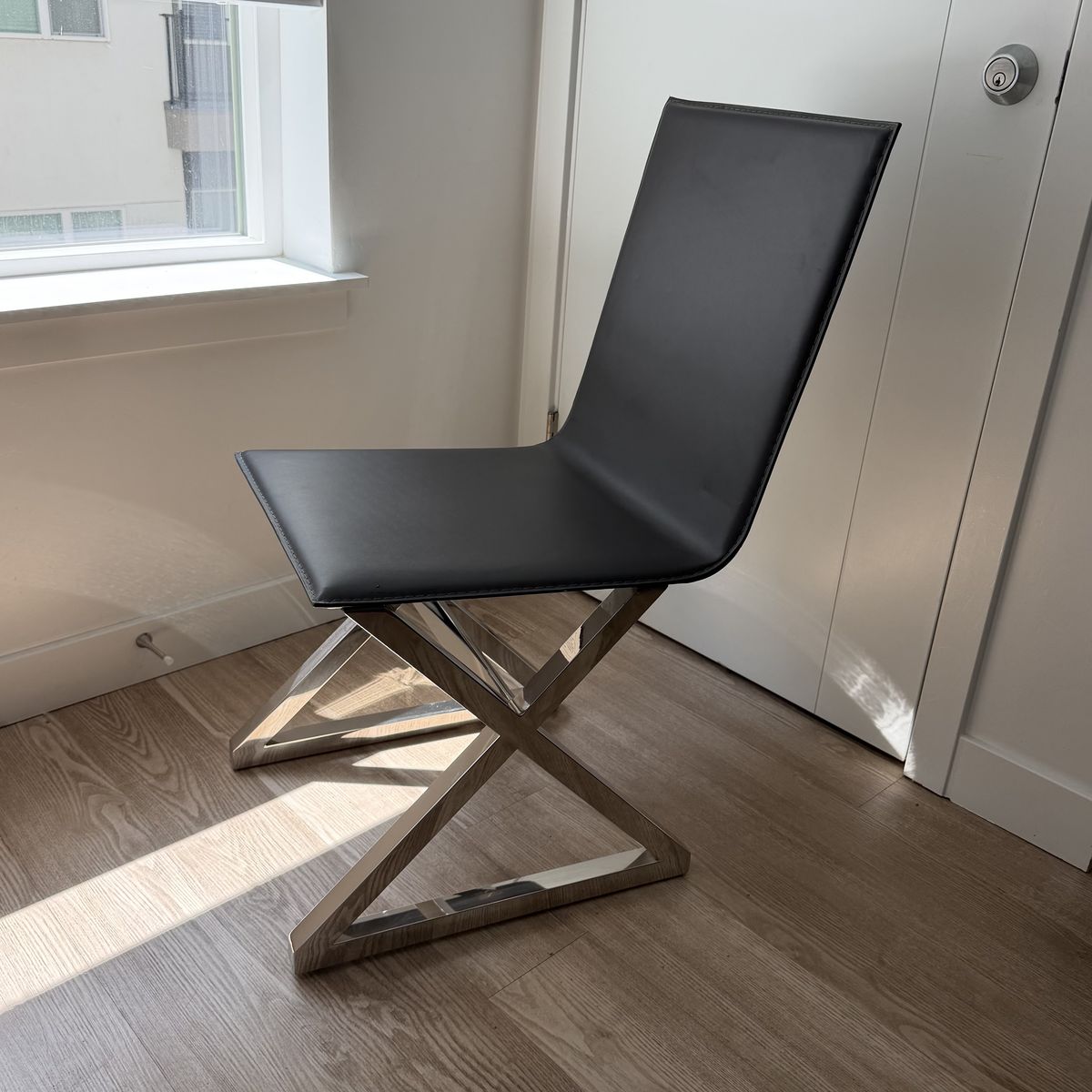 Modern Accent Chair / Side Chair – Clean Minimalist Design