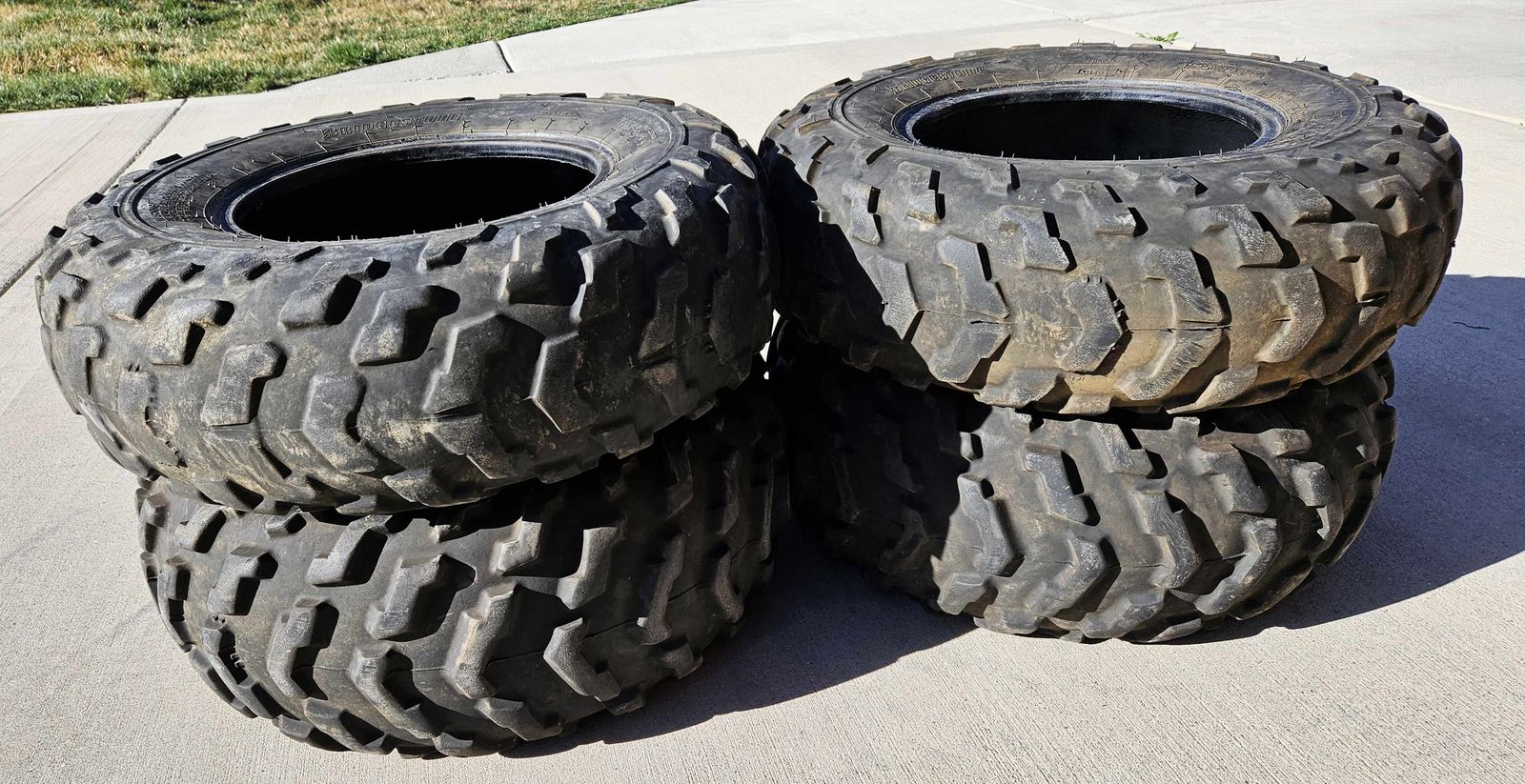 Bridgestone Dirt Hooks - 25" x 12"