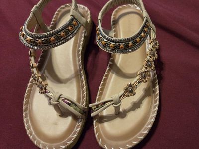Tan Beaded Embellished Flat Sandals - Size 9, Bohemian Chic Style with Elastic Strap