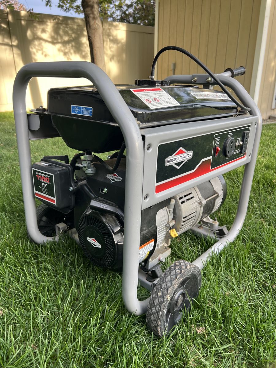 Briggs & Stratton 3500/4375 Generator - Like new