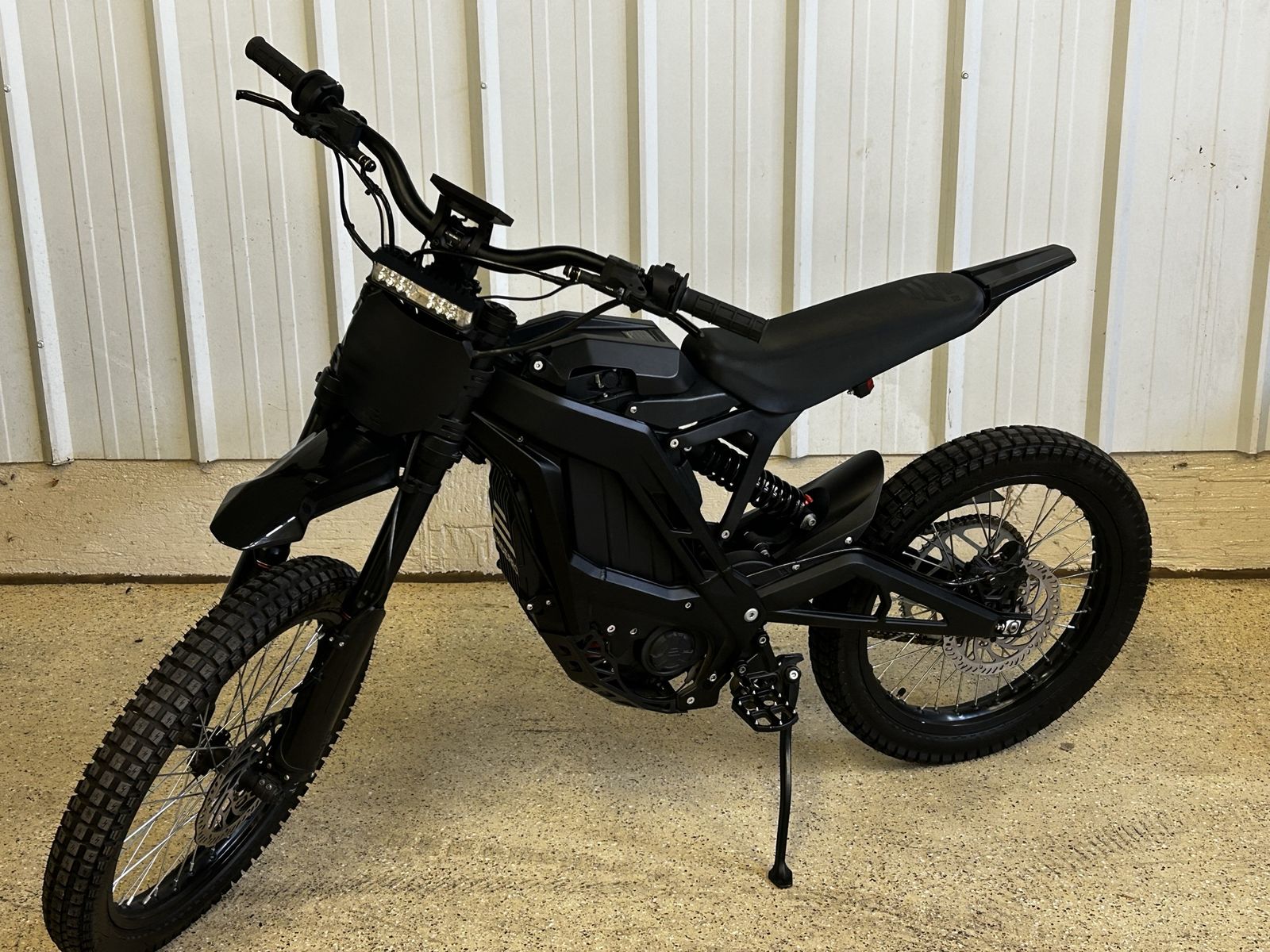 2025 E Ride Pro SR Electric Dirt Bike - Excellent Condition, 757 Miles, New Display, Charger