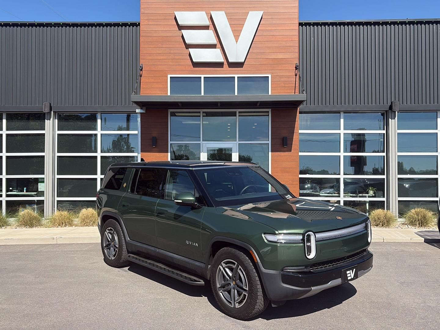 2025 Rivian R1S Adventure