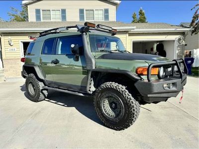 2011 Toyota FJ Cruiser Off-Road 4x4 SUV - Army Green (6 speed Manual)