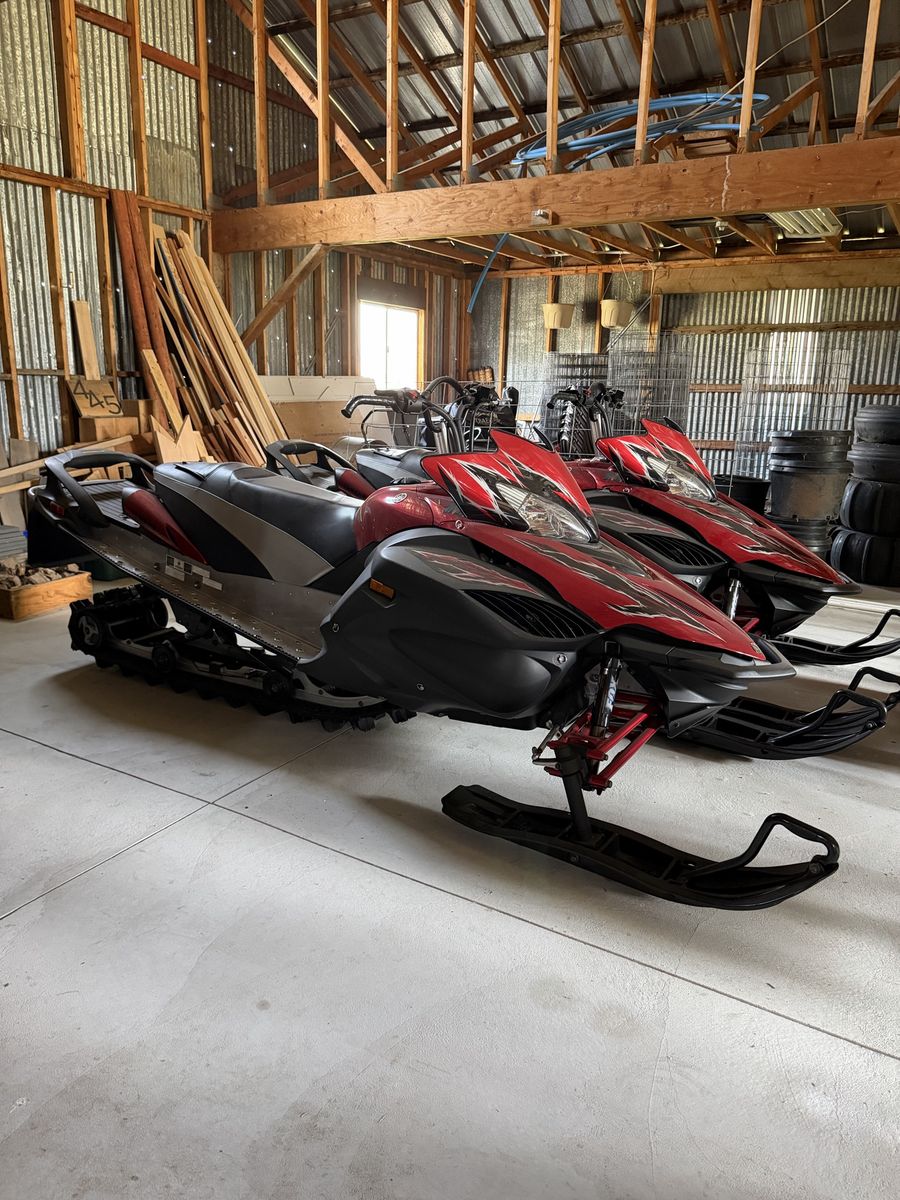 2007 Yamaha Apex Mountain SE 162" Snowmobiles (Pair)