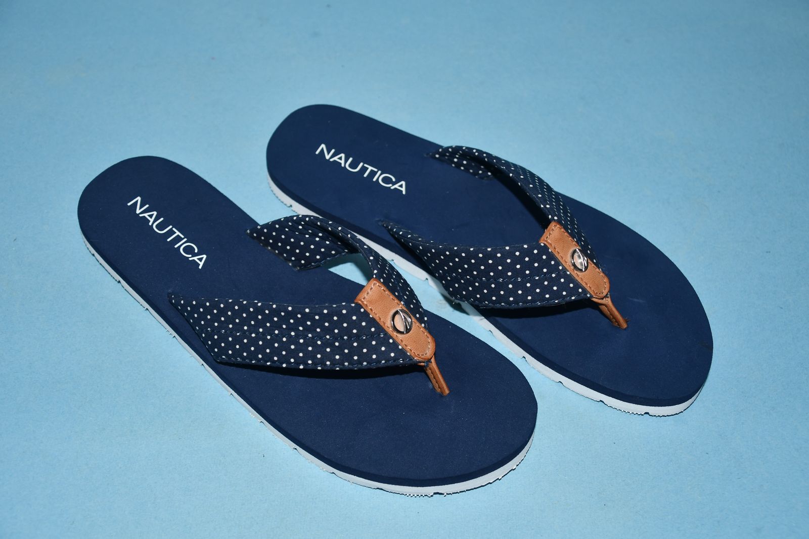 NWOB WOMEN'S NAUTICA SANDALS ~ FLIP FLOPS ~ SIZE 9 ~ BLUE POLKA DOT