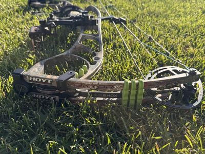 2014 Hoyt Faktor 30 Compound Bow - TruGlo 4-Pin Sight - 60 lb Limbs