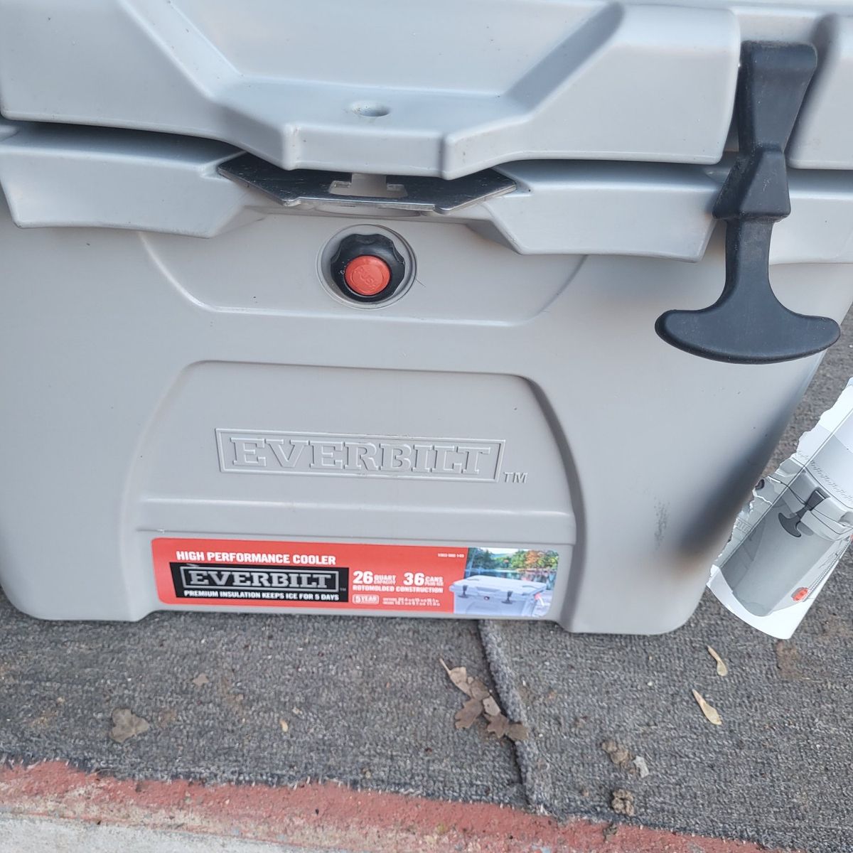 EVERBUILT 26QT COOLER ICE CHEST WITH FISH MEASURE