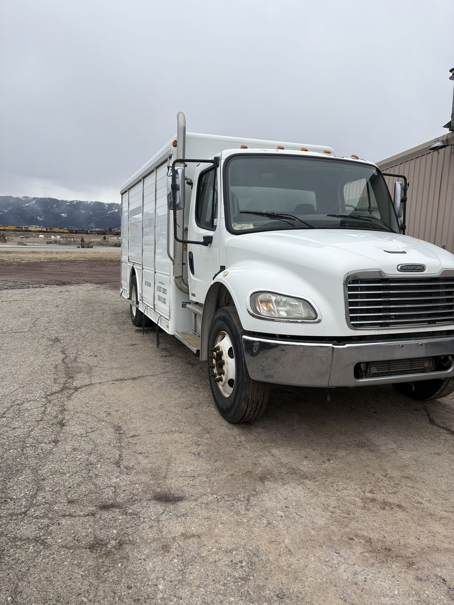 2006 FREIGHTLINER M2 106