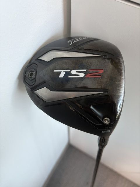 Titleist TS2 - 9.5 Men's Rt Hand Driver.  Kuro Kage 50 - R Flex Mitsubishi Chemical Shaft - with Original Head Cover.