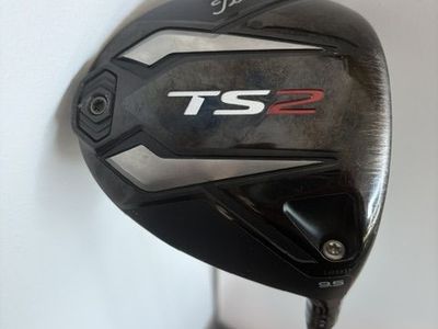 Titleist TS2 - 9.5 Men's Rt Hand Driver. Kuro Kage 50 - R Flex Mitsubishi Chemical Shaft - with Original Head Cover.