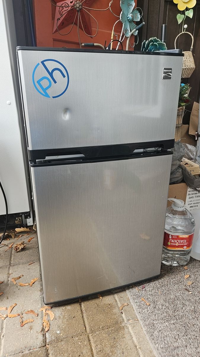 Kenmore mini Fridge