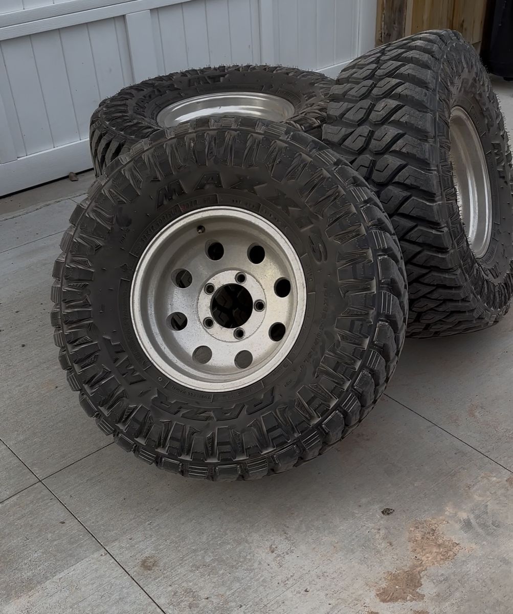 Tires Maxxis Razr MT. 33x12.50R15LT