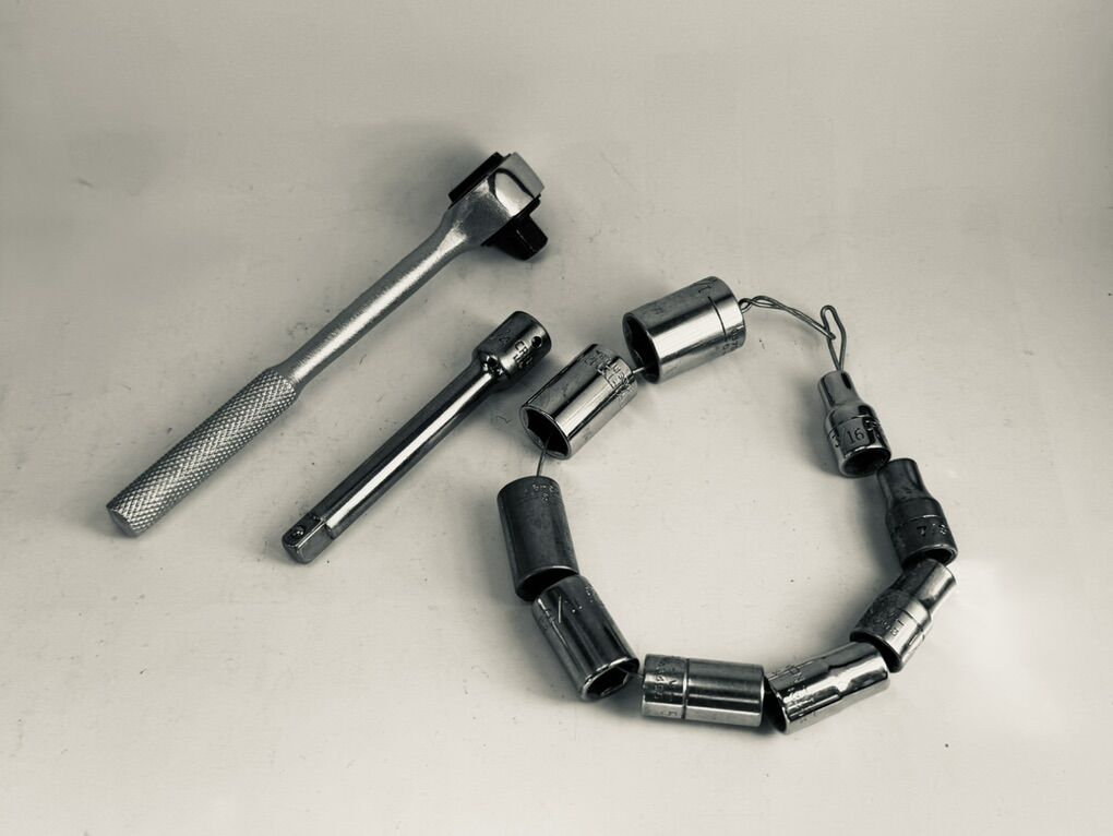 1/4 dr Ratchet Socket and 3 in Extention Tool Set