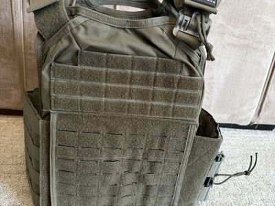Premier Body Armor plate carrier W/cummerbund