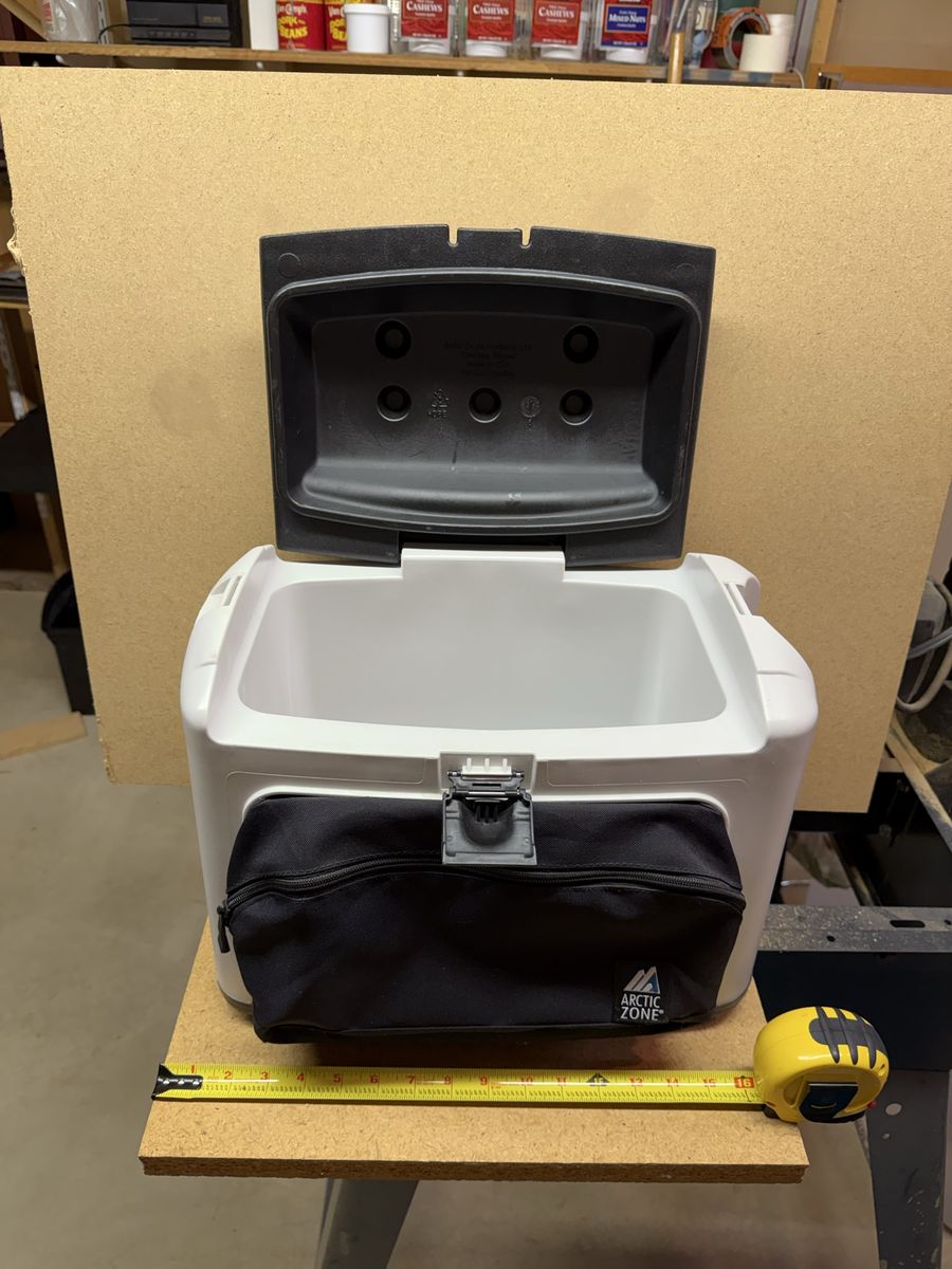 NM/Excellent Unused Arctic Zone 16 Can HardBody Cooler with SmartFlex Lid - White/Black