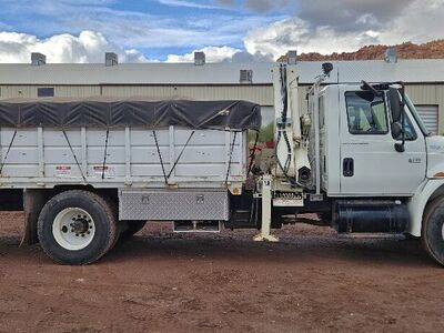 2003 International Crane Truck