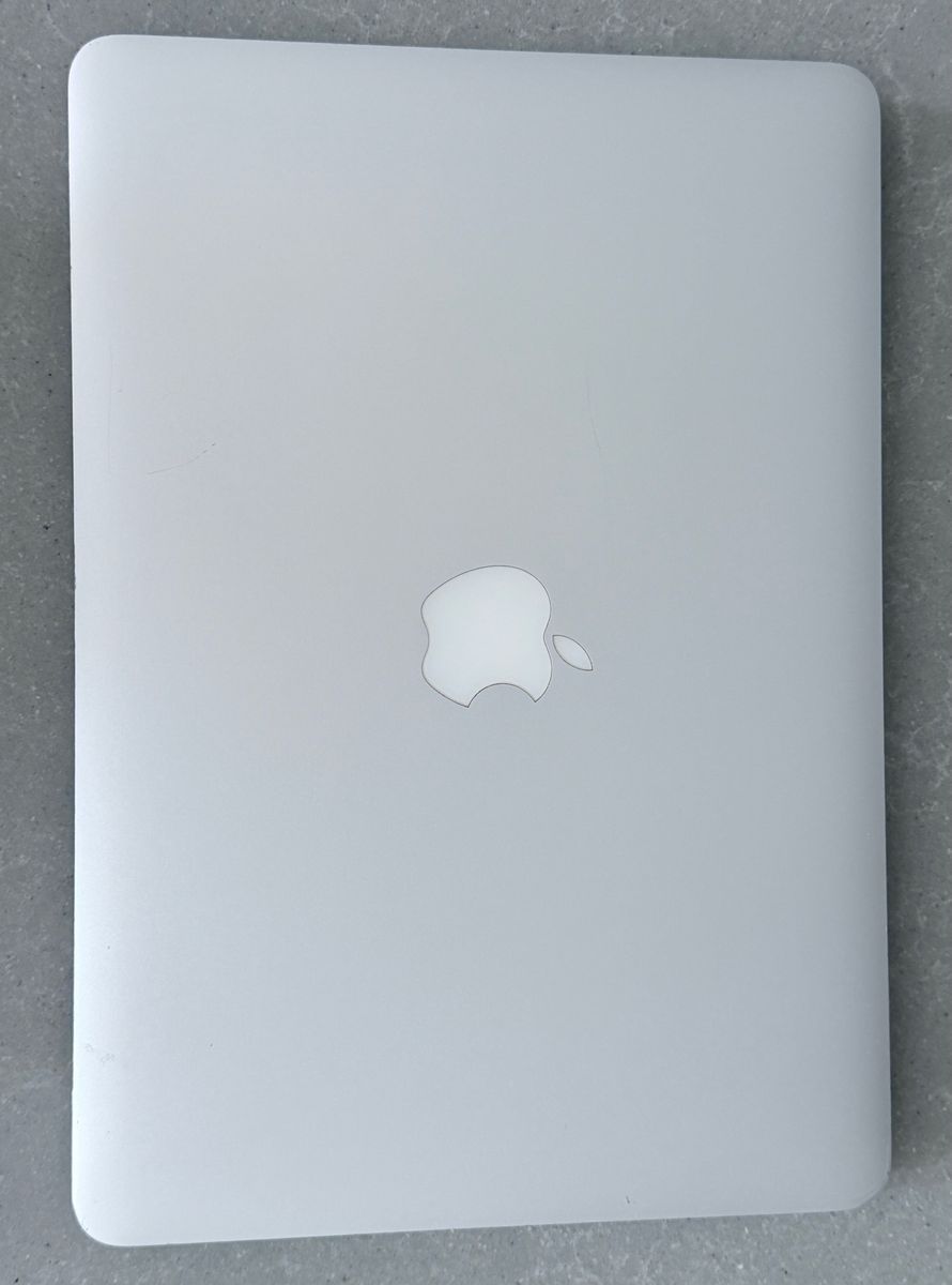 MacBook Pro 13" Retina + charger
