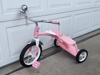 Radio Flyer Classic Pink Tricycle