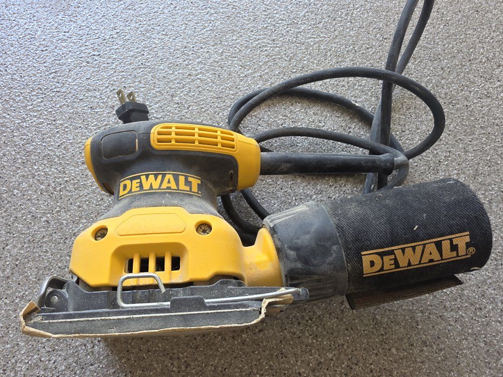 DEWALT DWE6411 1/4 Sheet Corded Palm Grip Orbital Sander with Dust Bag