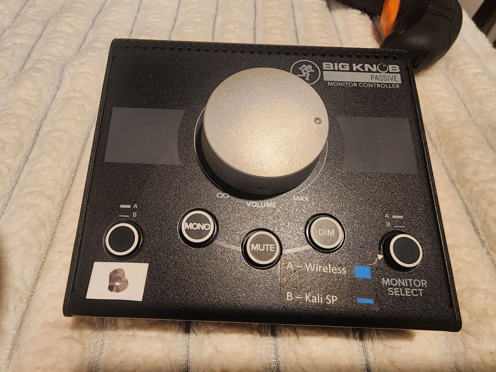 Mackie Big Knob Passive 2x2 Studio Monitor Controller