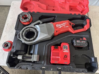 Pipe Threader Milwaukee Battery Powered