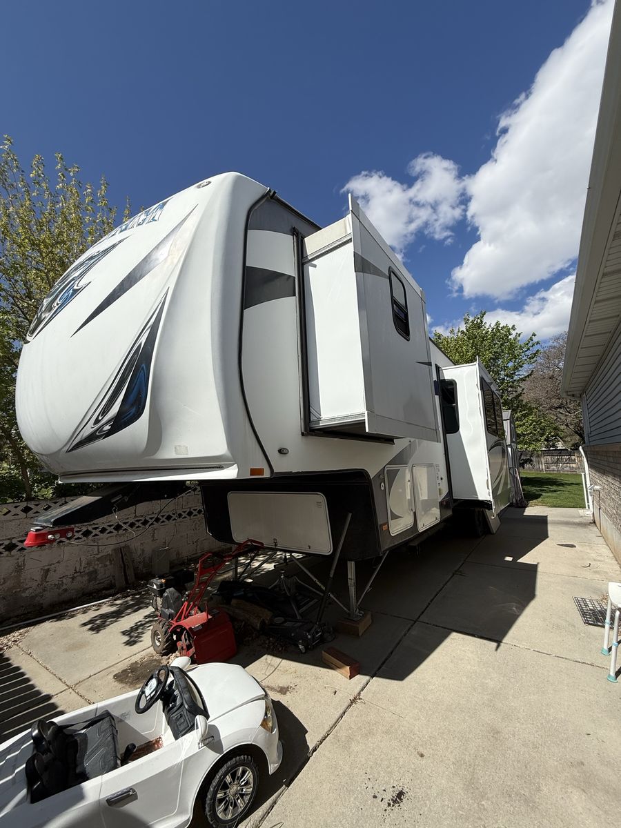 Forest River 40, Toy hauler