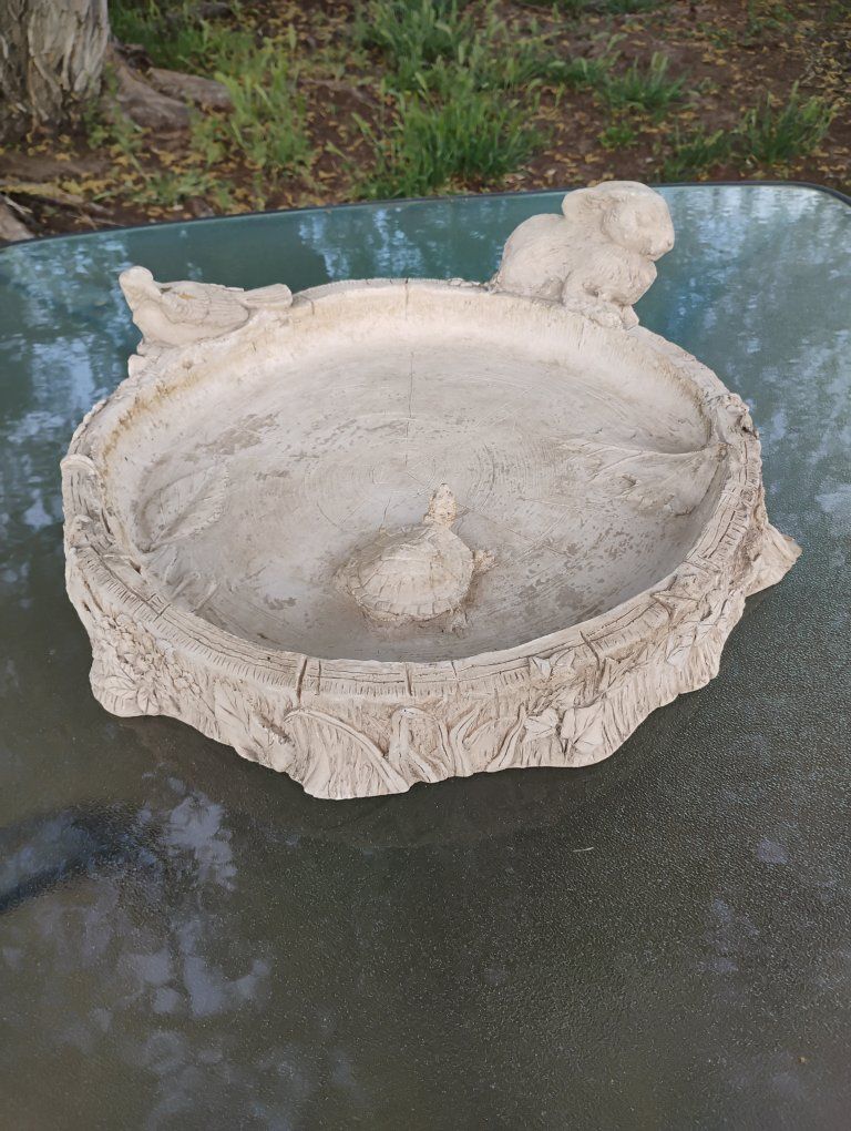 Heavy Resin Bird Bath Moose Creek 1996, 18 Inch