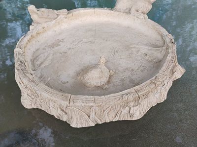 Heavy Resin Bird Bath Moose Creek 1996, 18 Inch