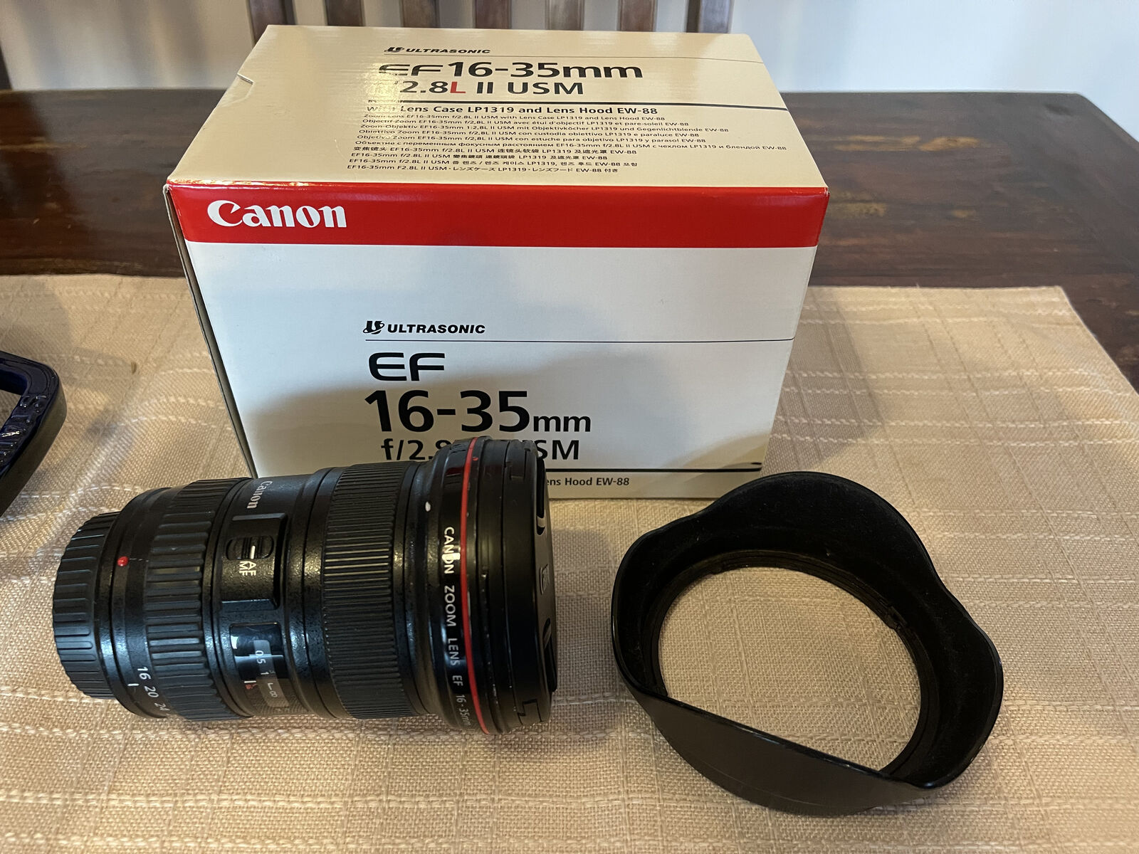 Canon Zoom Lens EF 16-35mm Wide Angle f/2.8L II USM