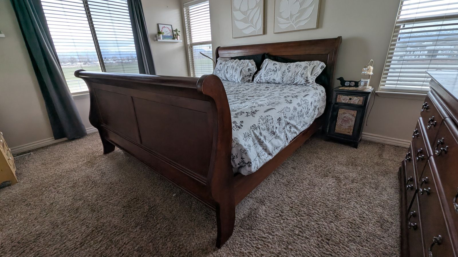 Sleigh Bed (King)