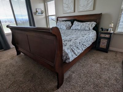 Sleigh Bed (King)
