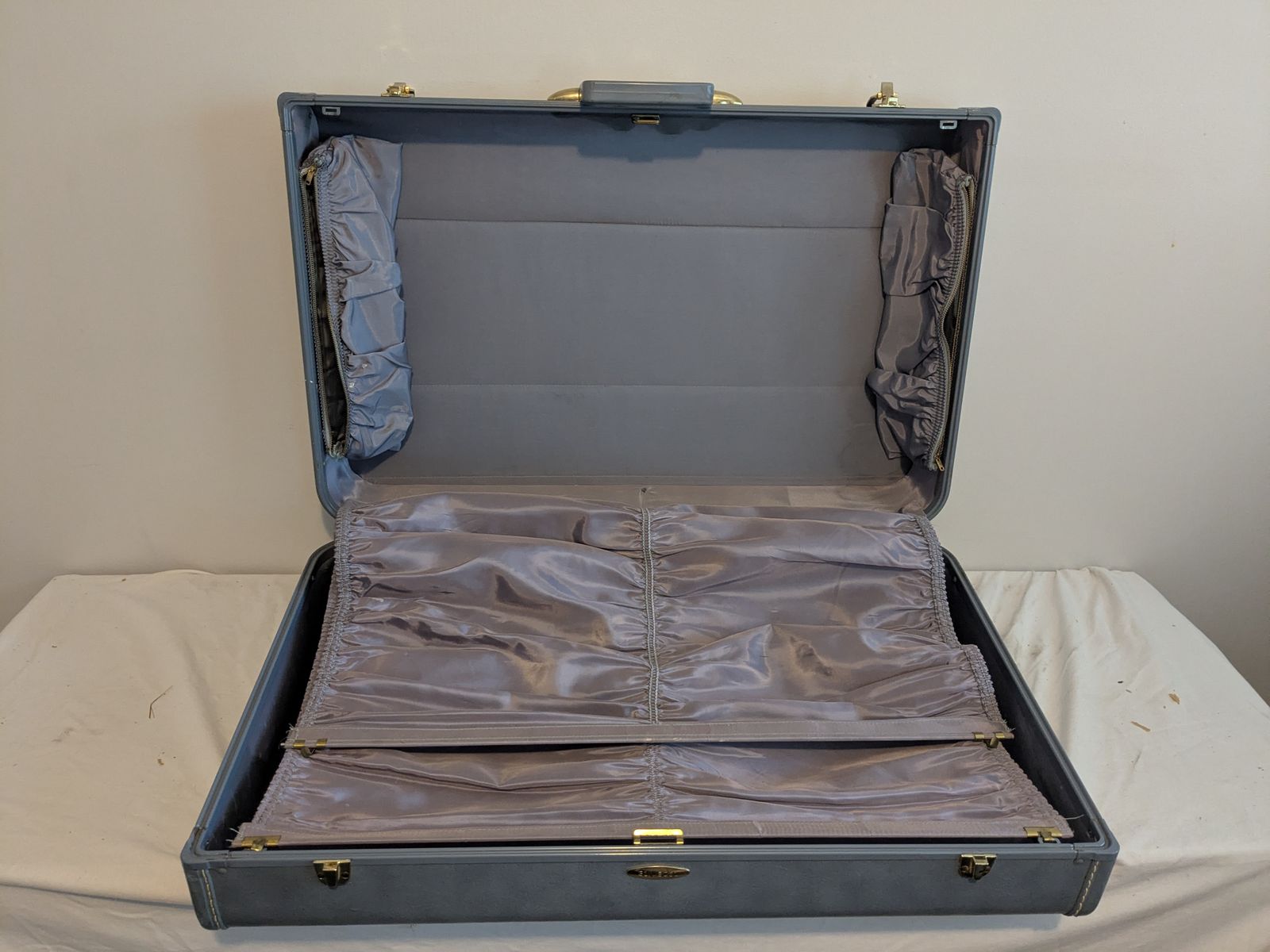Main image 3