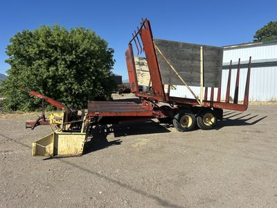 New Holland 1033 Bale Wagon