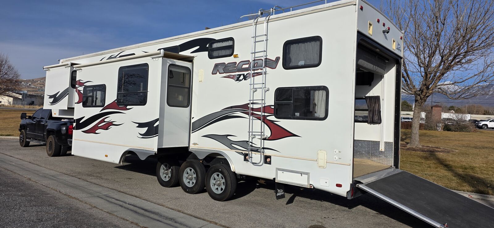 2008 Jayco Recon 37 feet 3 slides 1 Owner immaculate condition inside and out