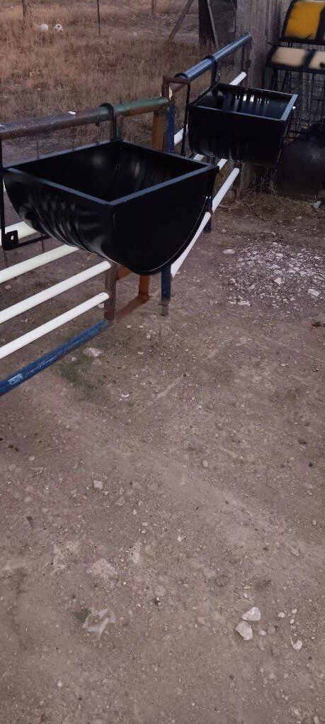 New, horse hanging, grain,cubes, pellets feeder