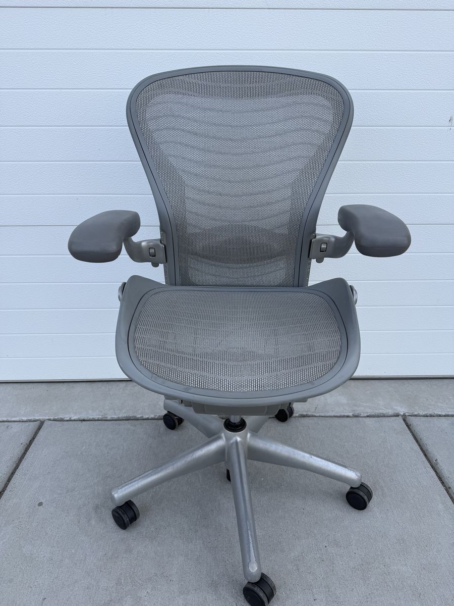 Older Herman Miller Aeron Office Chair Size B