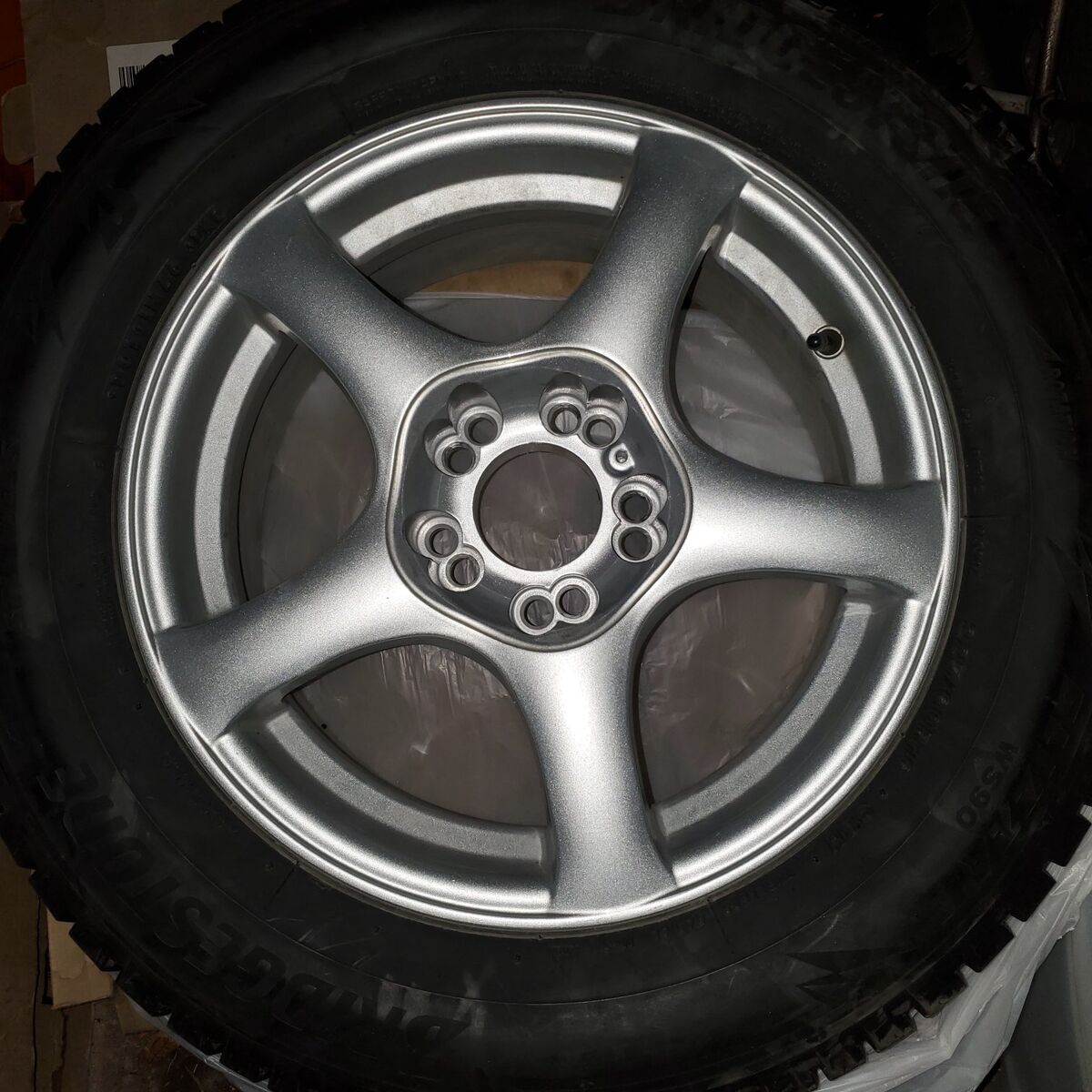 225/60R16 Bridgestone Blizzak Studless Snow Tire