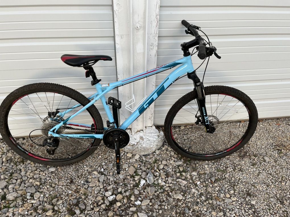 GT Laguna Pro Medium Mountain Bike
