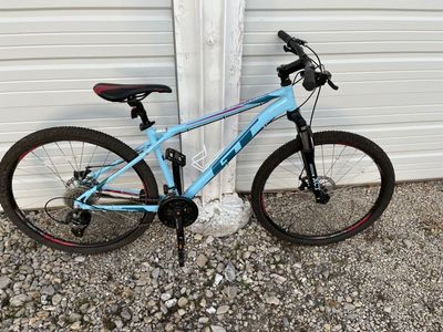 GT Laguna Pro Medium Mountain Bike
