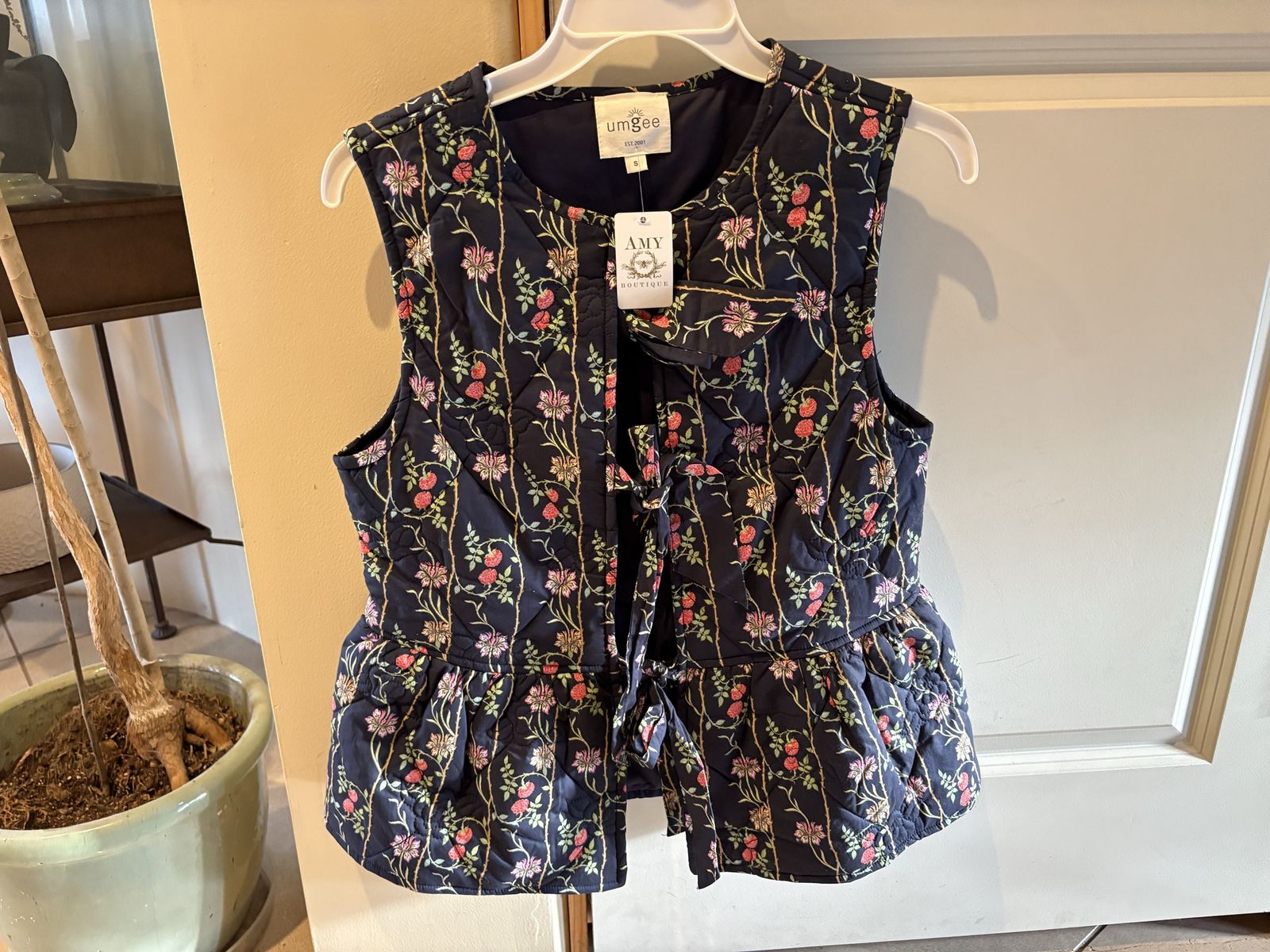 New Floral Quilted Vest w/ Front Ties Sz S