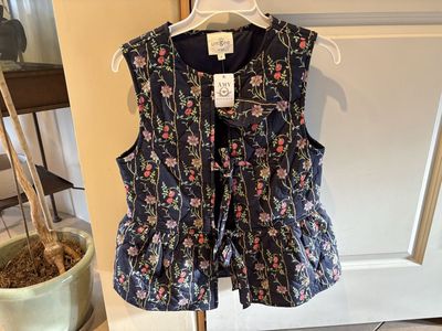 New Floral Quilted Vest w/ Front Ties Sz S