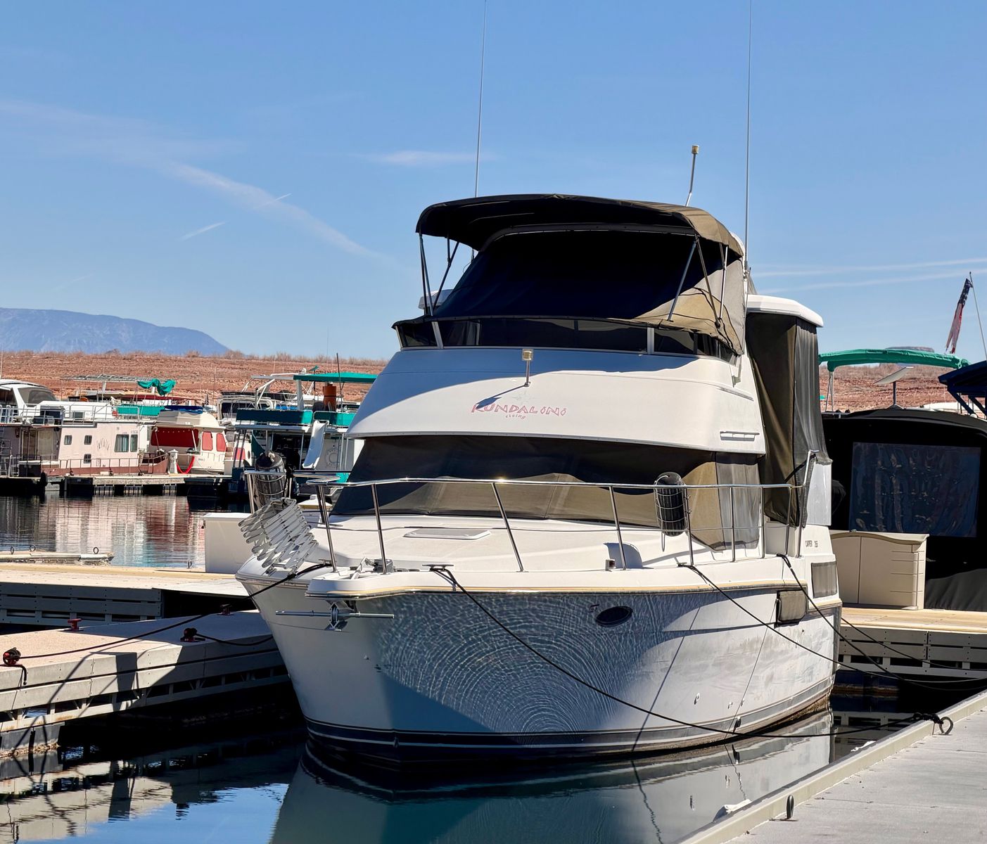 1996 35' Carver 355 Aft-Cabin Yacht