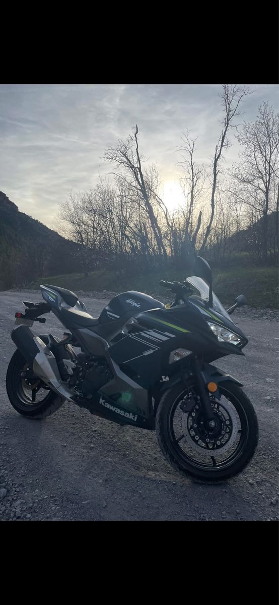 2022 Kawasaki Ninja 400 - Low Miles, New Rear Tire, Helmet Incl.