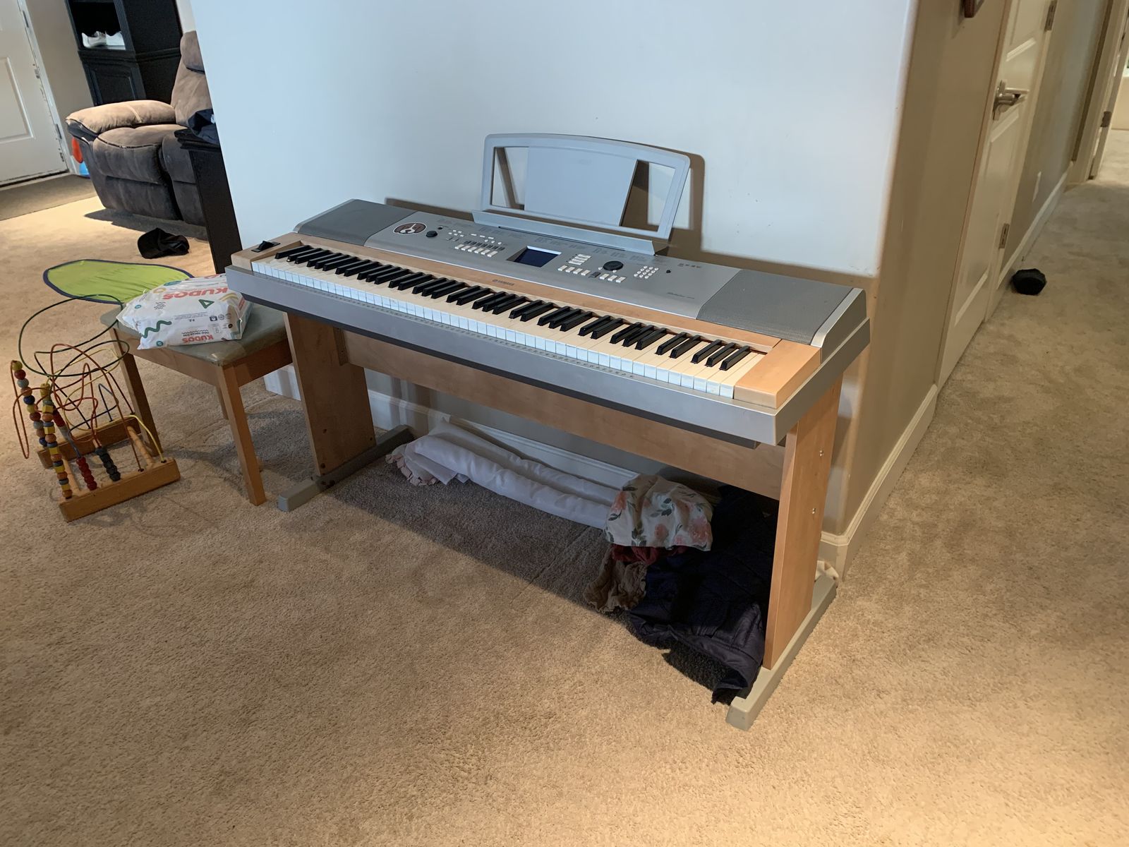 Yamaha DGX-620 88-Key Weighted Digital Piano – Great Feel – Needs Screen