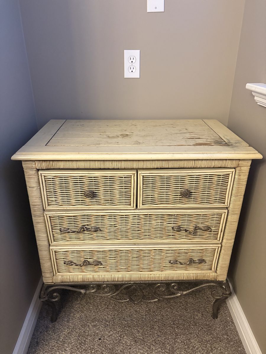 Wicker Dresser Table