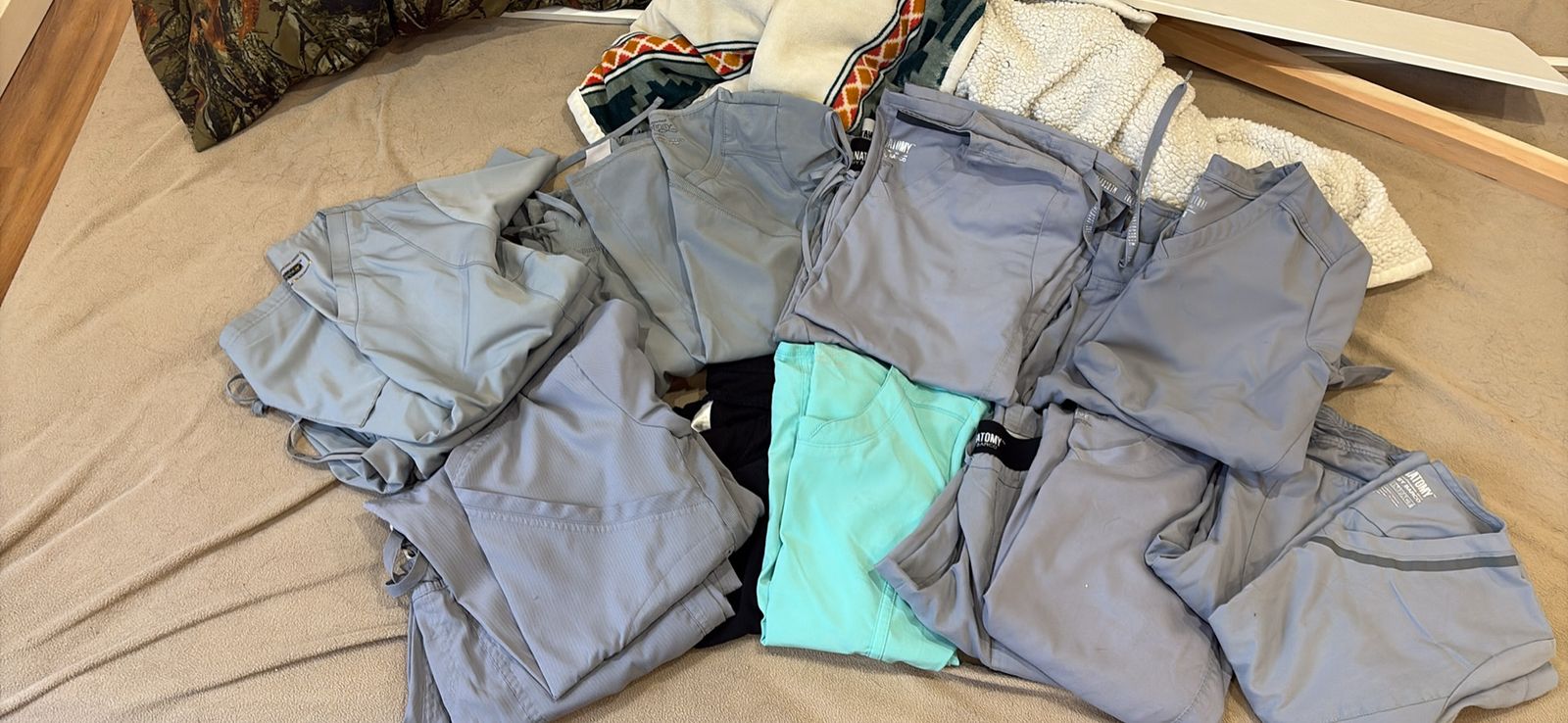 Women’s scrubs